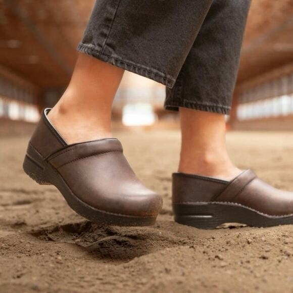 Dansko Professional Antique Oiled Brown Leather Clog Size 9.5 - Picture 1 of 12